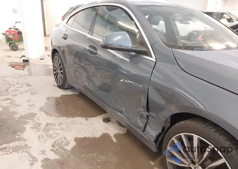 2022 BMW 228 Gran Coupe I xDrive z USA, uszkodzony, nr VIN WBA73AK00N7J88541